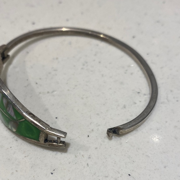 Elegant Green Mother of Pearl Alpaca Mexico and Silver Women's Bracelet - Picture 3 of 6